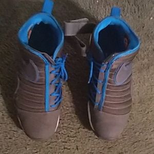 COPY - Use sneakers
